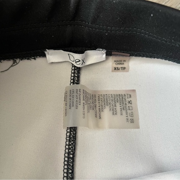 🔥SALE- any 4/$20. Dex Stylish Black and White Floral Leggings - Picture 3 of 4